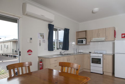 The Sundowner Cabin & Tourist Park - Tourism Hervey Bay 1