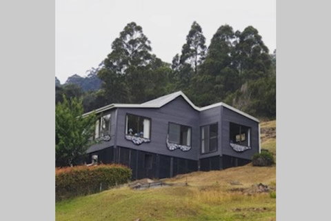 The Tin Dragon - Tourism Hervey Bay 0