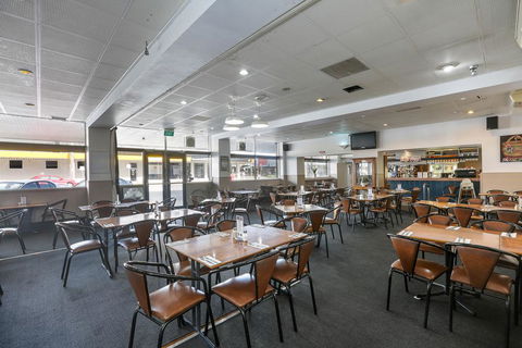 The Union Club Hotel - Hervey Bay Accommodation 2