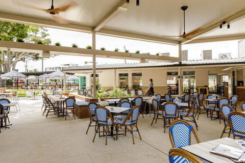 The Waterloo Bay Hotel - Hervey Bay Accommodation 2