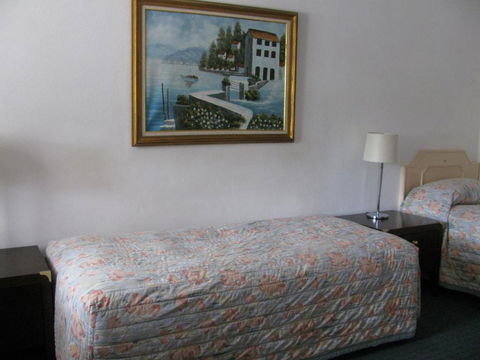 The Wayfarer Motel - Hervey Bay Accommodation 3