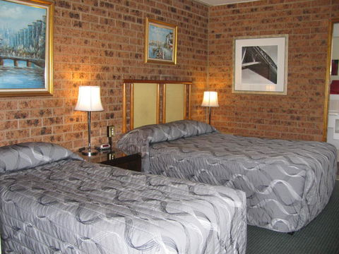 The Wayfarer Motel - Hervey Bay Accommodation 2