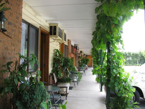 The Wayfarer Motel - Hervey Bay Accommodation 0