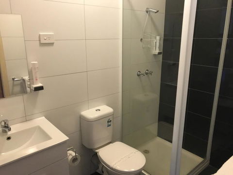 The Wharf Hotel - Hervey Bay Accommodation 0