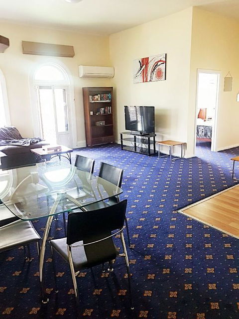 The Wharf Hotel - Hervey Bay Accommodation 3