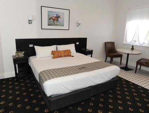 The Yarrawonga Hotel - Hervey Bay Accommodation 0