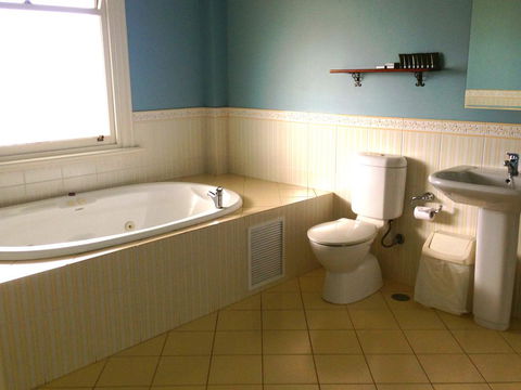The York Palace Hotel - Tourism Hervey Bay 3