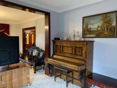 Thomastown Antique House Room 3 - Tourism Hervey Bay 2