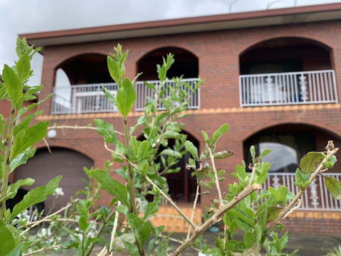 Thomastown Antique House Room 3 - Tourism Hervey Bay 1