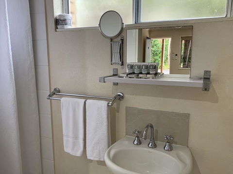 Tin Can Bay Motel - Hervey Bay Accommodation 2