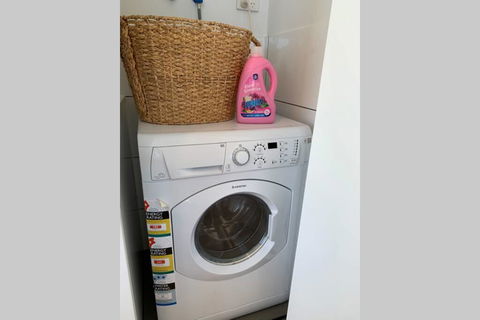 Top Floor Views, Yarraville, 2 Bedroom, 2bathroom - Hervey Bay Accommodation 3