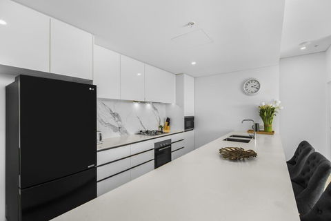 Top Floor 3 Bed Apartment With Million Dollar Views - Hervey Bay Accommodation 1