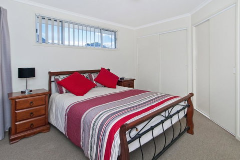 TOPVIEWS - 15Second Av BH - Hervey Bay Accommodation 3