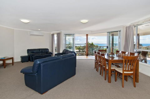 TOPVIEWS - 15Second Av BH - Hervey Bay Accommodation 1