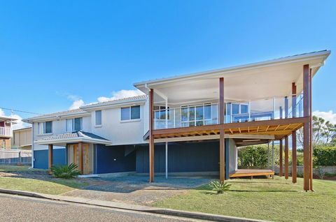TOPVIEWS - 15Second Av BH - Hervey Bay Accommodation 0
