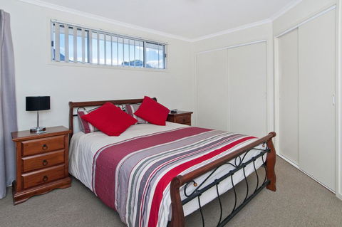 TOPVIEWS - 15Second Av BH - Hervey Bay Accommodation 3