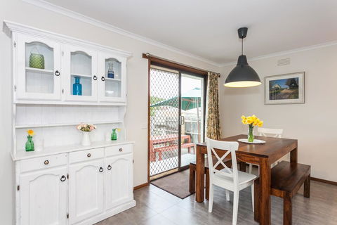 Torquay Retreats Aus- TwentyTwo Pride - Hervey Bay Accommodation 1