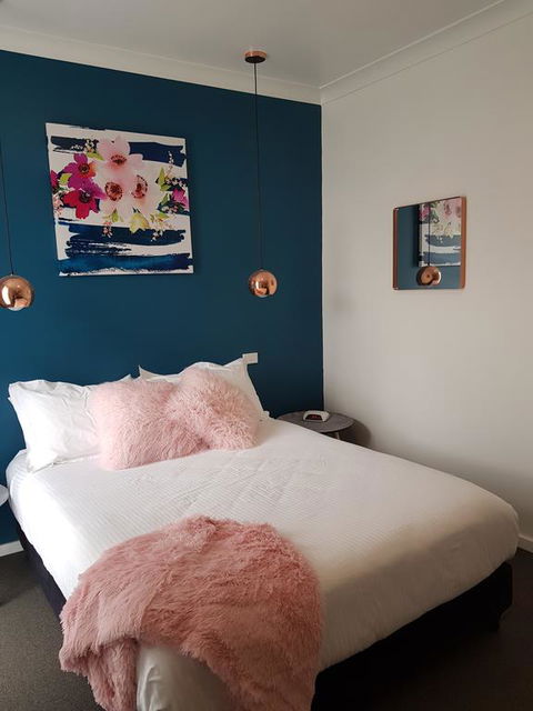 Town House Motor Inn Young - Hervey Bay Accommodation 0