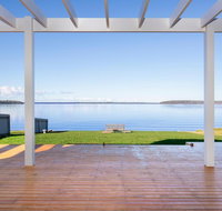 Tranquility Absolute Waterfront - Pet Friendly - 10 Mins to Hyams Beach - Hervey Bay Accommodation