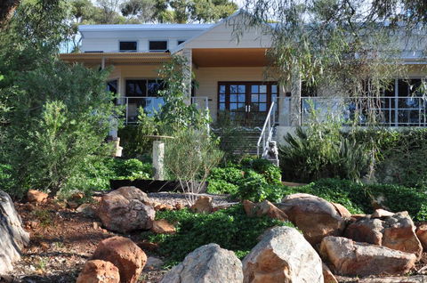 Tree Lodge - Tourism Hervey Bay 0