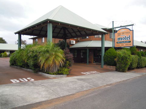Tree Top Walk Motel - Tourism Hervey Bay 0