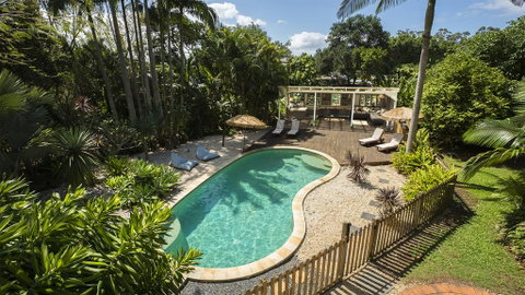 Treehouse On Plantation - Hervey Bay Accommodation 0