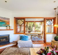Treetops - elegant inviting designer cedar home - Hervey Bay Accommodation