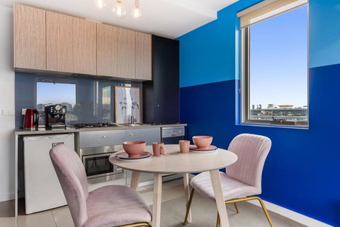 Trendy And Central One Bed Apartment With Views - Tourism Hervey Bay 3