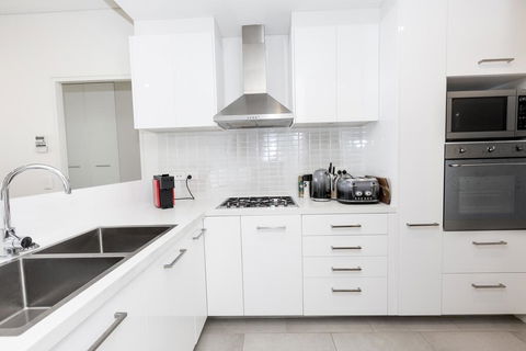 Trendy, Self Contained Inner City Apartment - Hervey Bay Accommodation 1