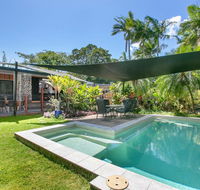 Tropical House Pool and Extra Bungalow 4 bedrooms - Hervey Bay Accommodation