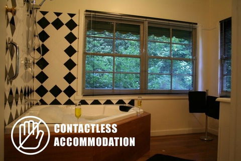 Tudor Cottages - Hervey Bay Accommodation 3