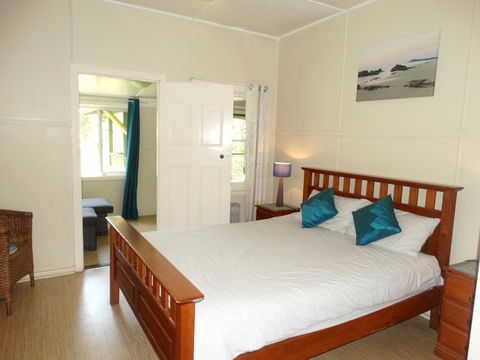 Tuckers Rocks Cottage - Tourism Hervey Bay 3