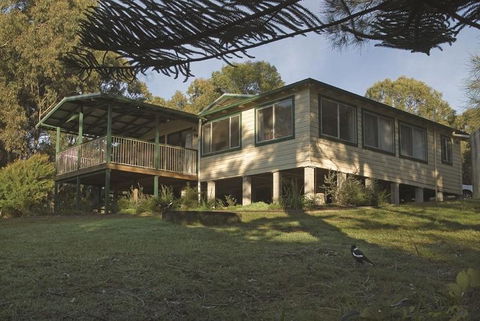 Tuckers Rocks Cottage - Tourism Hervey Bay 0