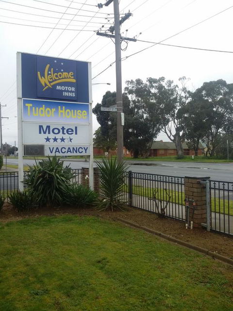 Tudor House Motel - Hervey Bay Accommodation 3