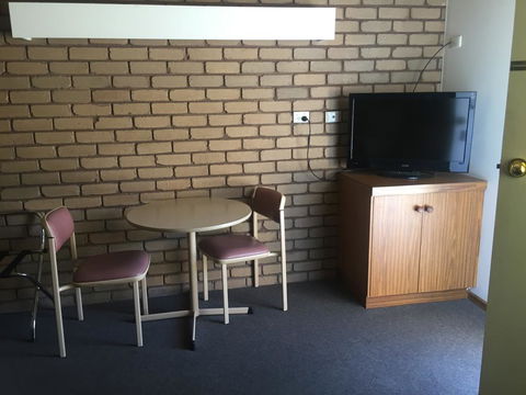Tudor House Motel - Hervey Bay Accommodation 1