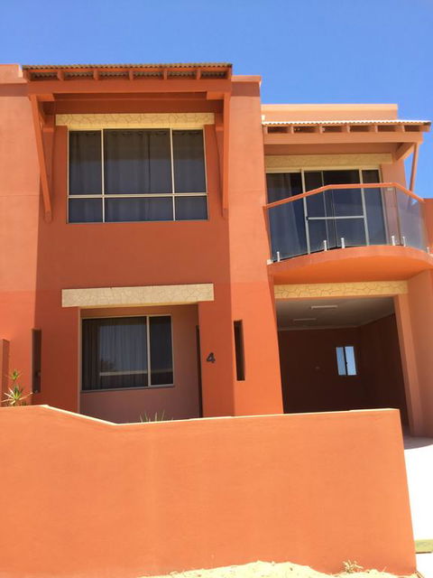 Tuscany Townhouse 3-4 - Tourism Hervey Bay 0