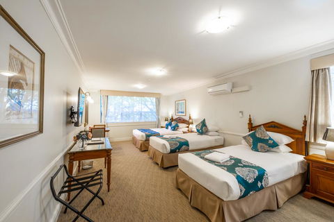 Twin Towers Inn - Tourism Hervey Bay 1