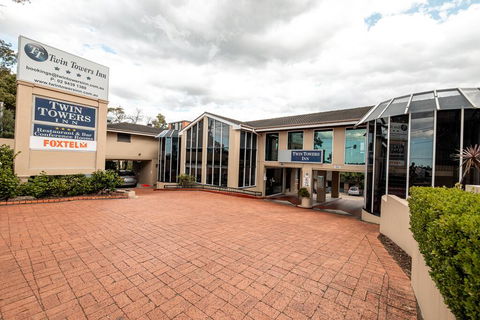 Twin Towers Inn - Tourism Hervey Bay 3