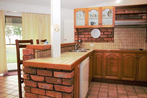 Two On Sunset - Hervey Bay Accommodation 3