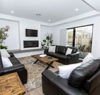TWO TEN Sleeps 10 Luxury CBD Accommodation - Hervey Bay Accommodation