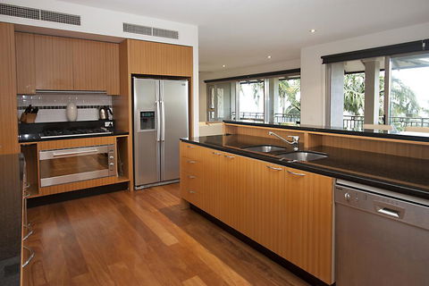 U 12 Santai - Tourism Hervey Bay 2