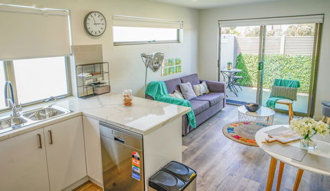 U201 Brunswick Living Brand New Deluxe Balcony Upper Floor Apartment Close To Airport And CBD - Hervey Bay Accommodation 0