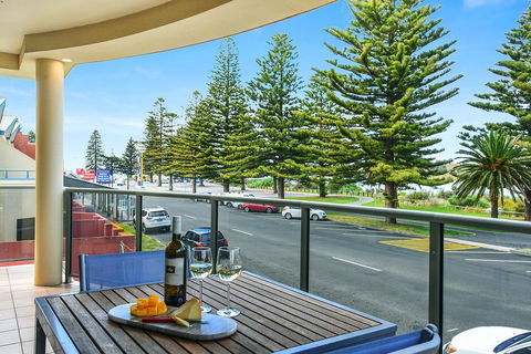 Ultimate Esplanade - 3 Storey Experience - WiFi - Hervey Bay Accommodation 1