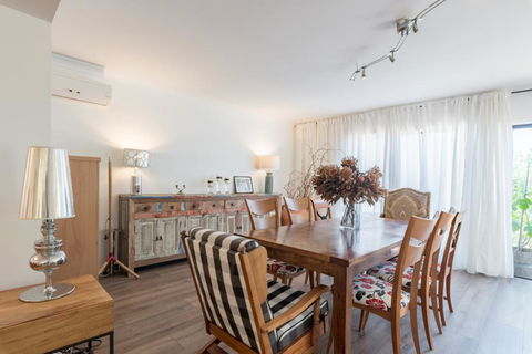 ULTRA SPACIOUS STYLISH HOME IN PRESTONS - SYDNEY - Tourism Hervey Bay 1