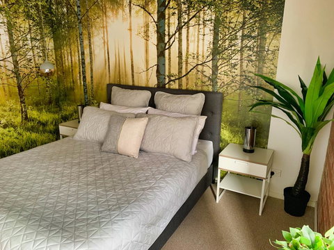 Ultra-chic Top Floor New York Style Loft Apartment - Tourism Hervey Bay 2