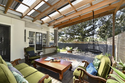 UMINA BEACH KOKOMO- Walk To The Beach, FAMILY And PET FRIENDLY Set Of 3 Vintage Original Holiday Flats & Vintage Caravan And Bat - Tourism Hervey Bay 2