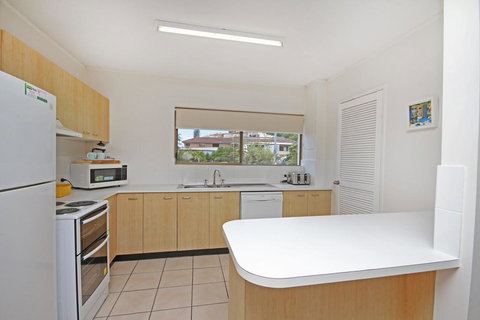 Unit 2, Cooltoro Court, 7 Frank Street Coolum Beach, 400 BOND, LINEN INCLUDED - Tourism Hervey Bay 3