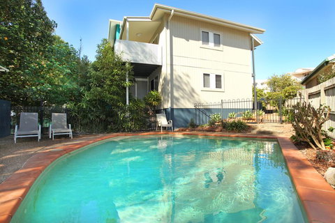 Unit 2, On The Park, 22 Frank Street Coolum Beach, 400 BOND, LINEN INCLUDED - Tourism Hervey Bay 0