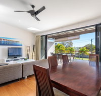 Unit 3 Rainbow Surf - Modern double storey townhouse with large shared pool close to beach and shop - Hervey Bay Accommodation
