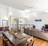 Unit 4 Rainbow Surf - Modern double storey townhouse with large shared pool close to beach and shop - Hervey Bay Accommodation